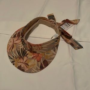 Time and Tru Women’s floral O/S visor with bow in back